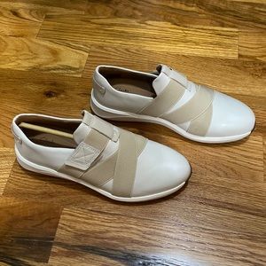 Clarks cream/white leather sneaker